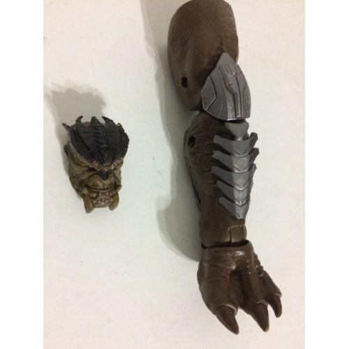 Marvel Legends Cull Obsidian Baf Head and Left Leg from Ant-Man and Wasp Figures